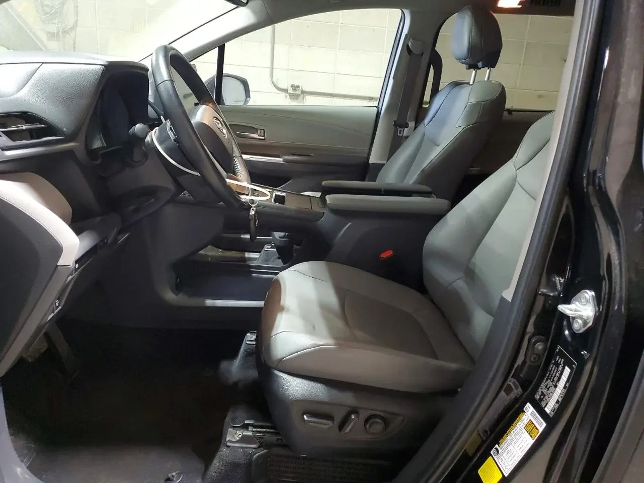 Toyota Sienna, снимка 7 - Автомобили и джипове - 54304201