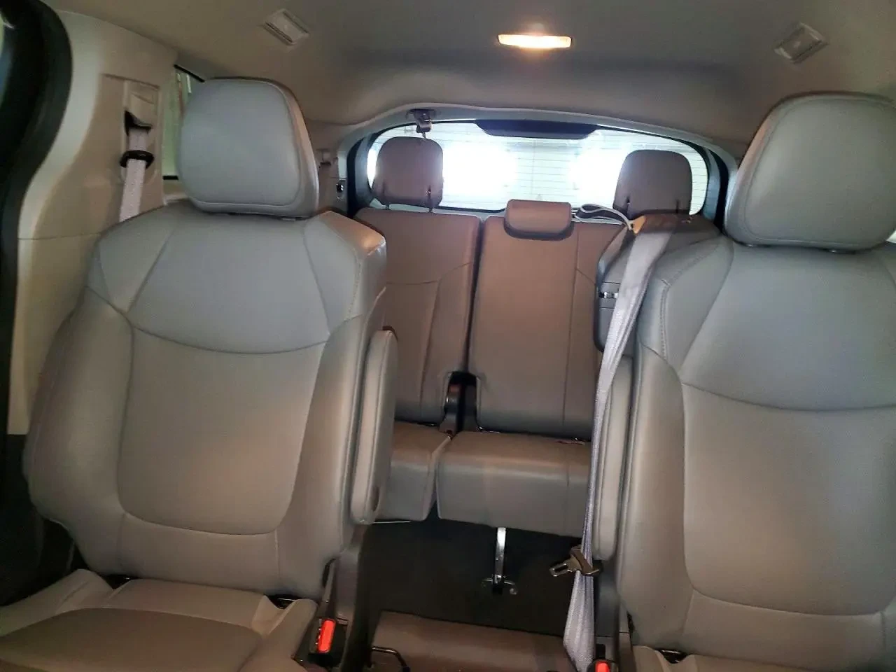 Toyota Sienna, снимка 9 - Автомобили и джипове - 54304201