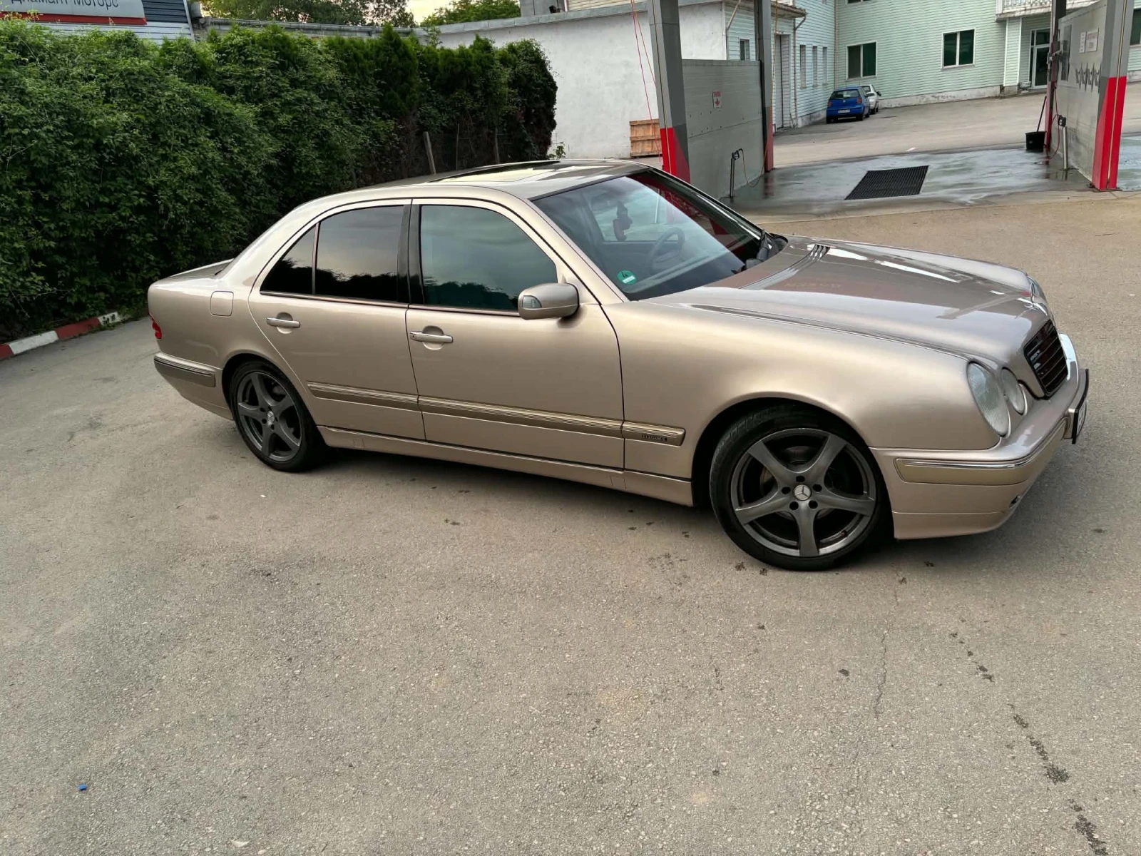 Mercedes-Benz E 270, снимка 4 - Автомобили и джипове - 54792864