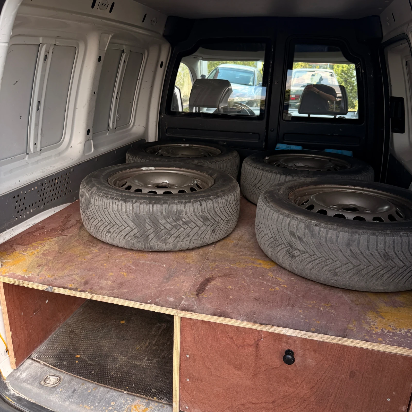 VW Caddy 1.4 Бензин, снимка 9 - Автомобили и джипове - 54810669