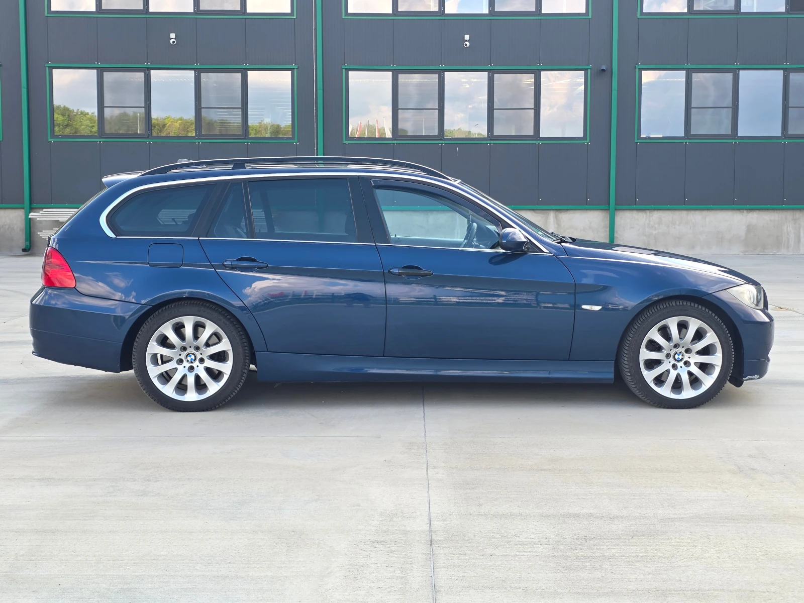 BMW 330 d Touring , снимка 6 - Автомобили и джипове - 54849412