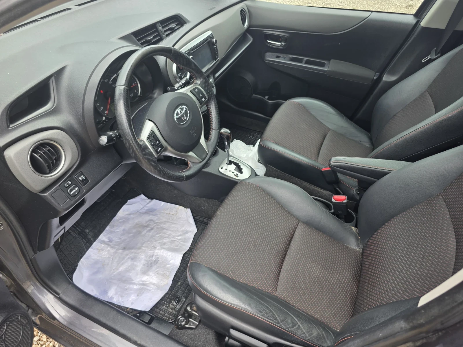 Toyota Yaris 1.33 VVT-i AUTOMATIK NAVI KLIMA KAMERA PANO START , снимка 9 - Автомобили и джипове - 55338089