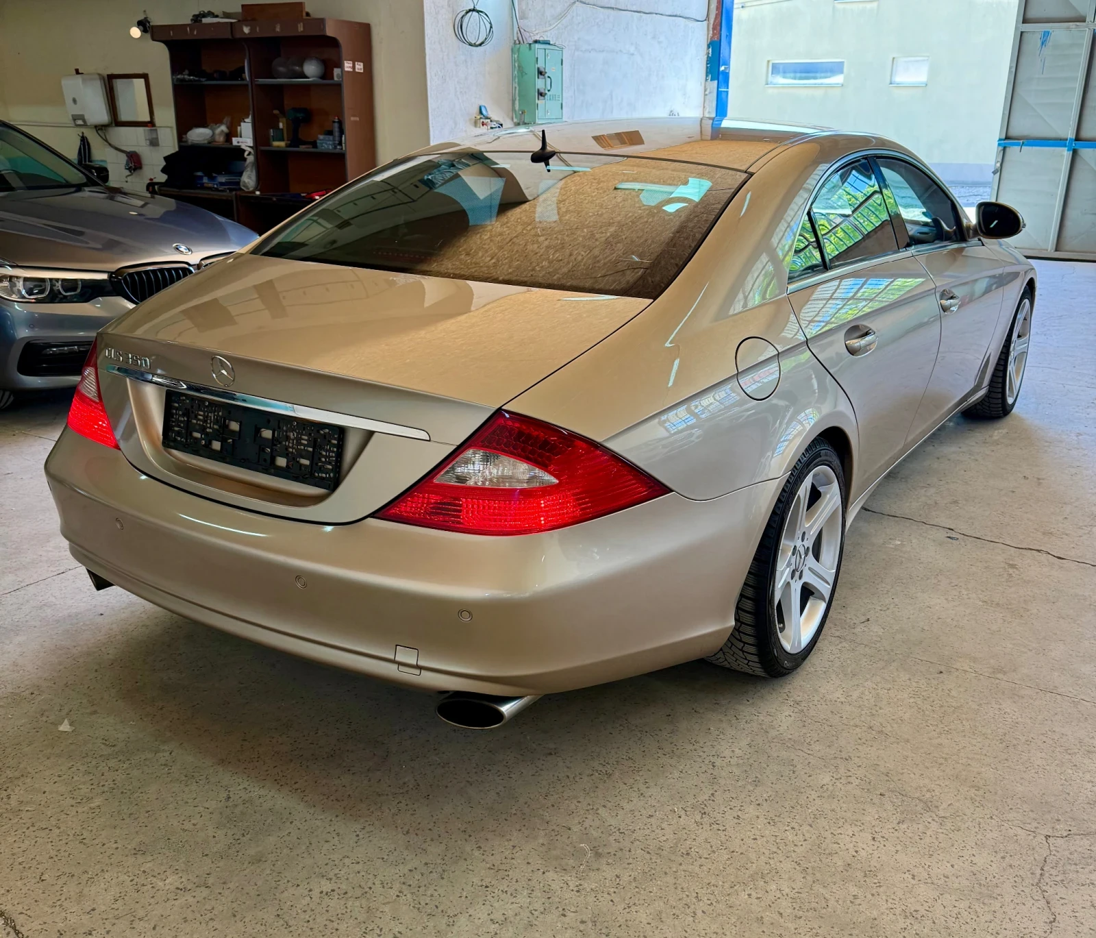 Mercedes-Benz CLS 350 * Всички екстри* Сервизна История* На Пружини, снимка 7 - Автомобили и джипове - 55446706