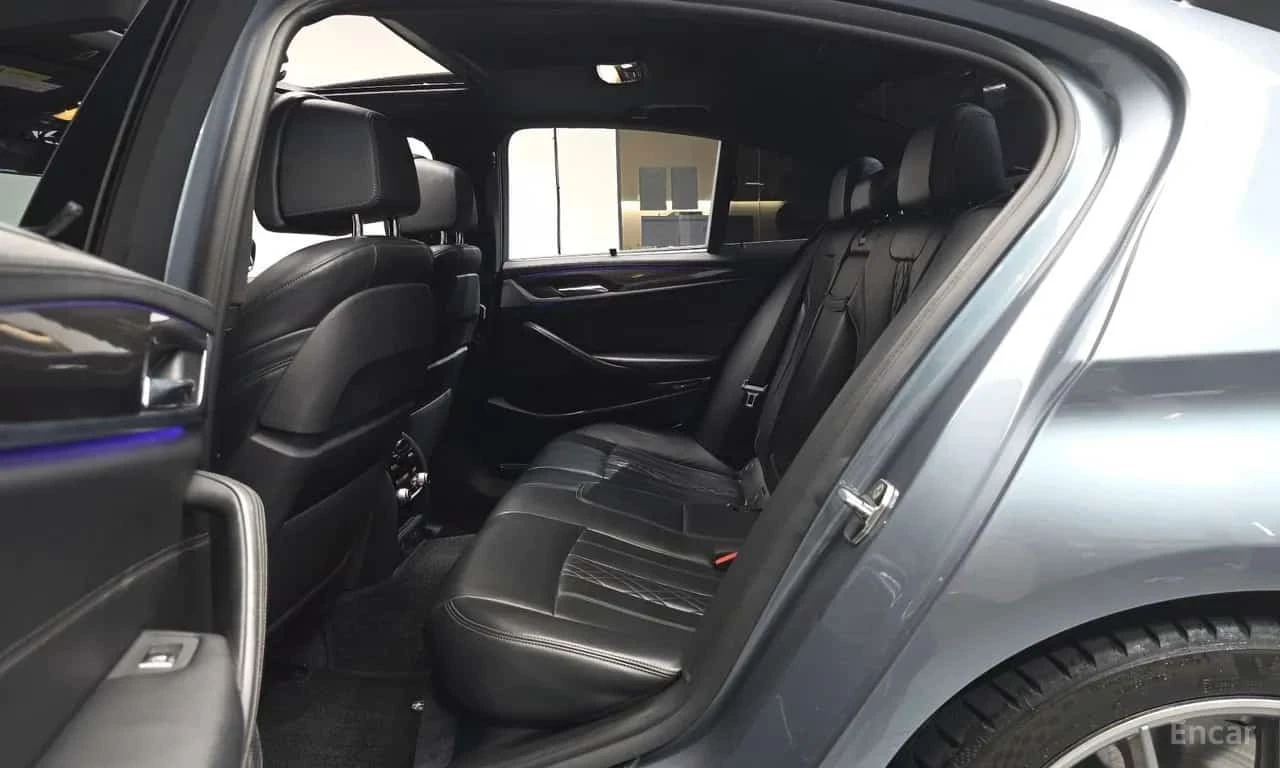 BMW 530 / BOWERS & WILKINS / ДИСТРОНИК / ОБДУХВАНЕ / 360, снимка 12 - Автомобили и джипове - 56199149