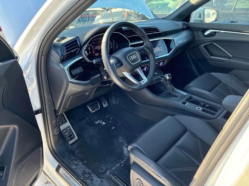 Audi Q3 * Progressiv * CARFAX * КАМЕРА * ПОДГРЕВИ, снимка 5 - Автомобили и джипове - 53447938