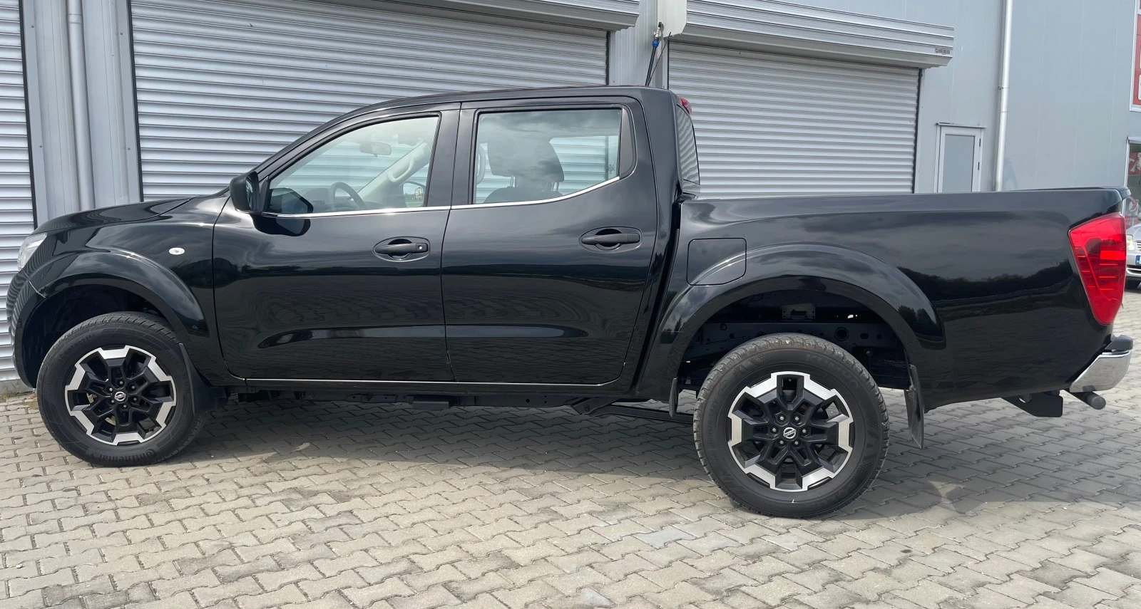 Nissan Navara 2, 3 190k.c.4x4, 4+ 1 м., 6cк., N1G - изображение 3