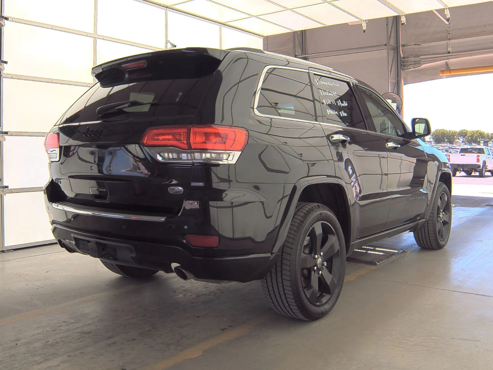 Jeep Grand cherokee OVERLAND 5.7 HEMI* Обдух* М.Точка* 8ZF* Пано*  - изображение 6