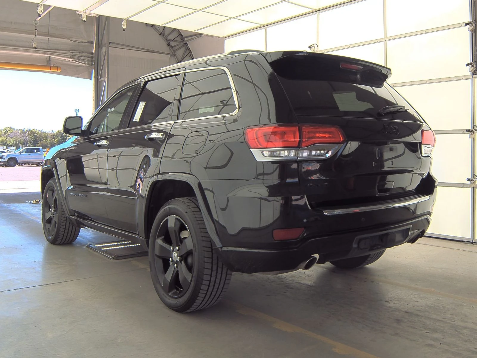 Jeep Grand cherokee OVERLAND 5.7 HEMI* Обдух* М.Точка* 8ZF* Пано*  - изображение 4