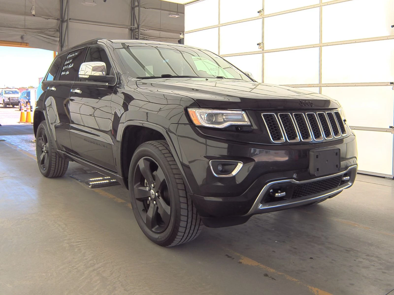 Jeep Grand cherokee OVERLAND 5.7 HEMI* Обдух* М.Точка* 8ZF* Пано*  - изображение 3