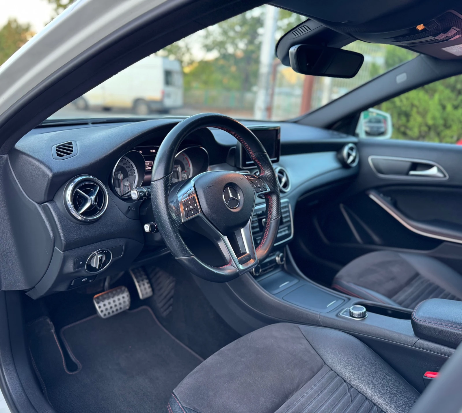 Mercedes-Benz GLA 220 2.2CDI* AMG* 4matic* NAVI* LED* KAMERA - изображение 7