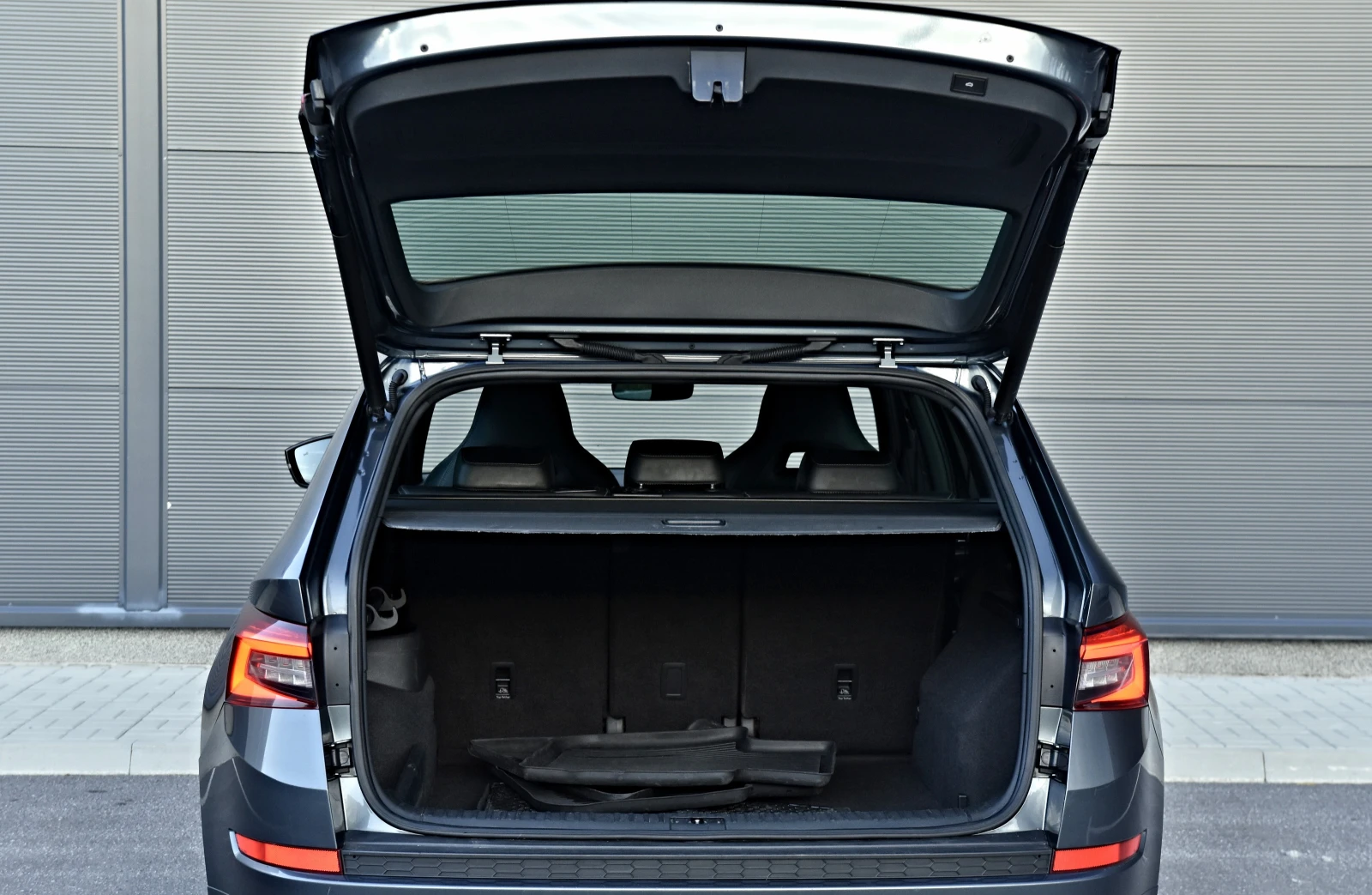 Skoda Kodiaq 2.0TDI/SPORT LINE/4x4/Distronic/Camera/Keyless/ | Mobile.bg � ����������� 17