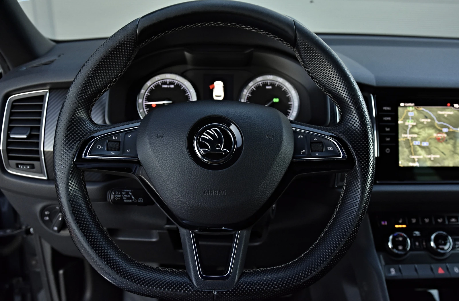 Skoda Kodiaq 2.0TDI/SPORT LINE/4x4/Distronic/Camera/Keyless/ | Mobile.bg � ����������� 10