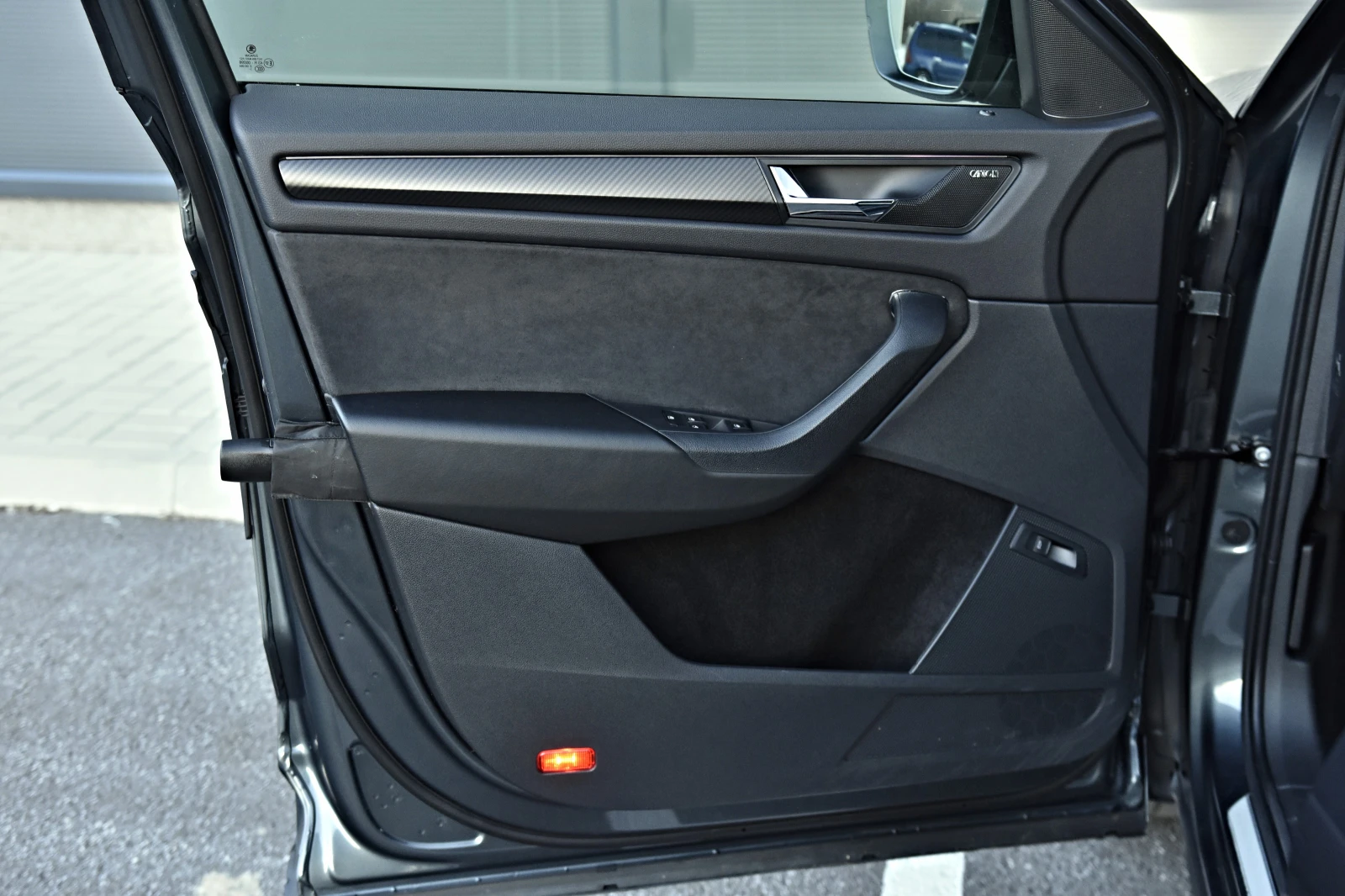 Skoda Kodiaq 2.0TDI/SPORT LINE/4x4/Distronic/Camera/Keyless/ | Mobile.bg � ����������� 7