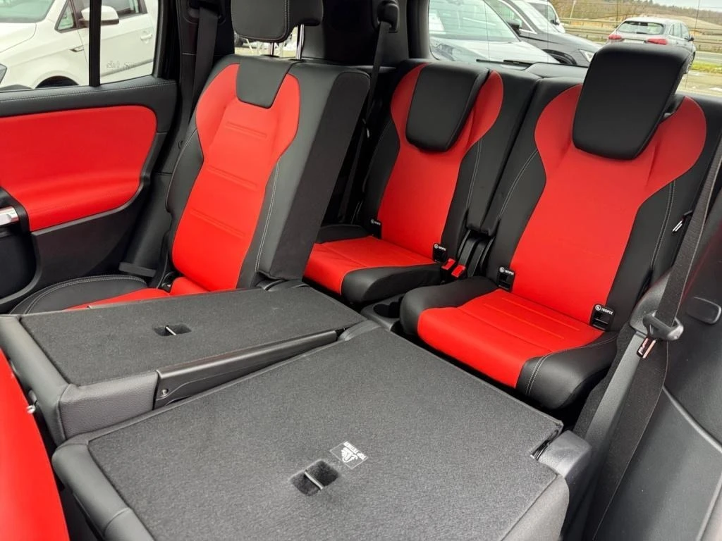 Mercedes-Benz GLB 220d 4MATIC AMG-LINE PANO HEADUP BURMESTER 7МЕСТЕН, снимка 11 - Автомобили и джипове - 53788534