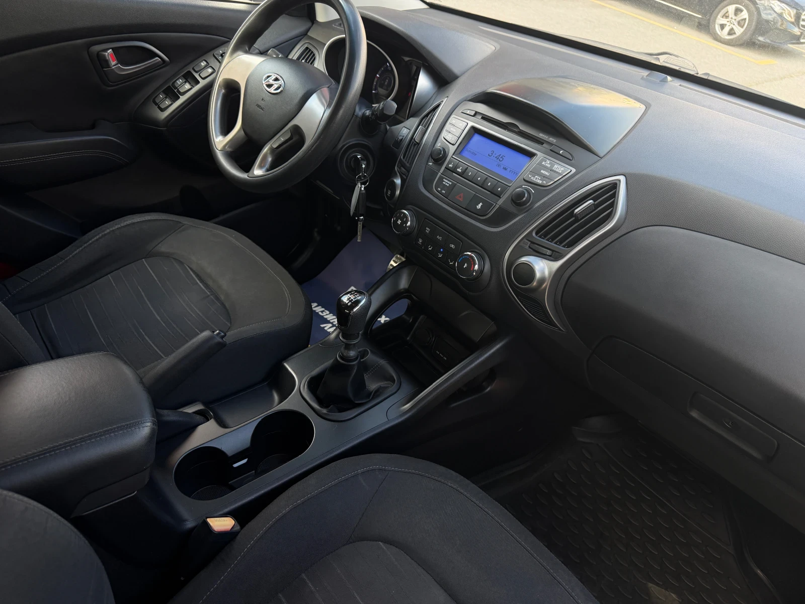 Hyundai Tucson IX35, снимка 13 - Автомобили и джипове - 54429150