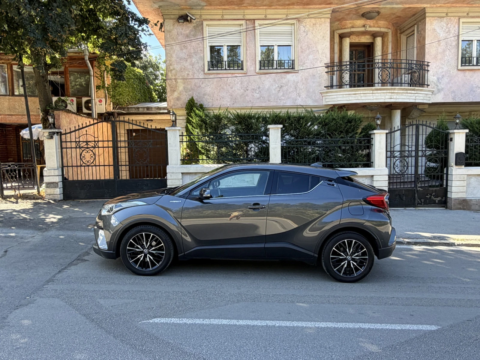 Toyota C-HR Hybrid/ТОП Екстри/Обслужена, снимка 7 - Автомобили и джипове - 55945116