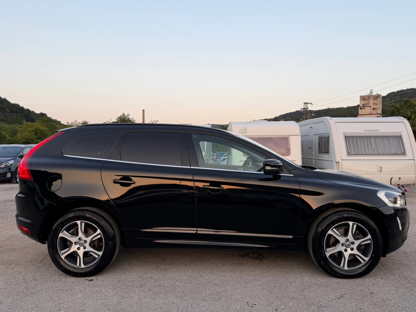 Volvo XC60 2.0D AVTOMAT/НОВ ВНОС/ЛЕТИ ДЖ./УНИКАТ, снимка 2 - Автомобили и джипове - 55646342