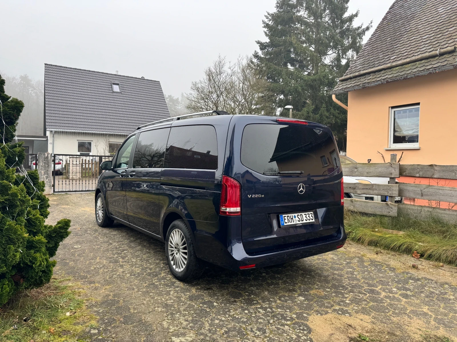 Mercedes-Benz V 220  - изображение 4