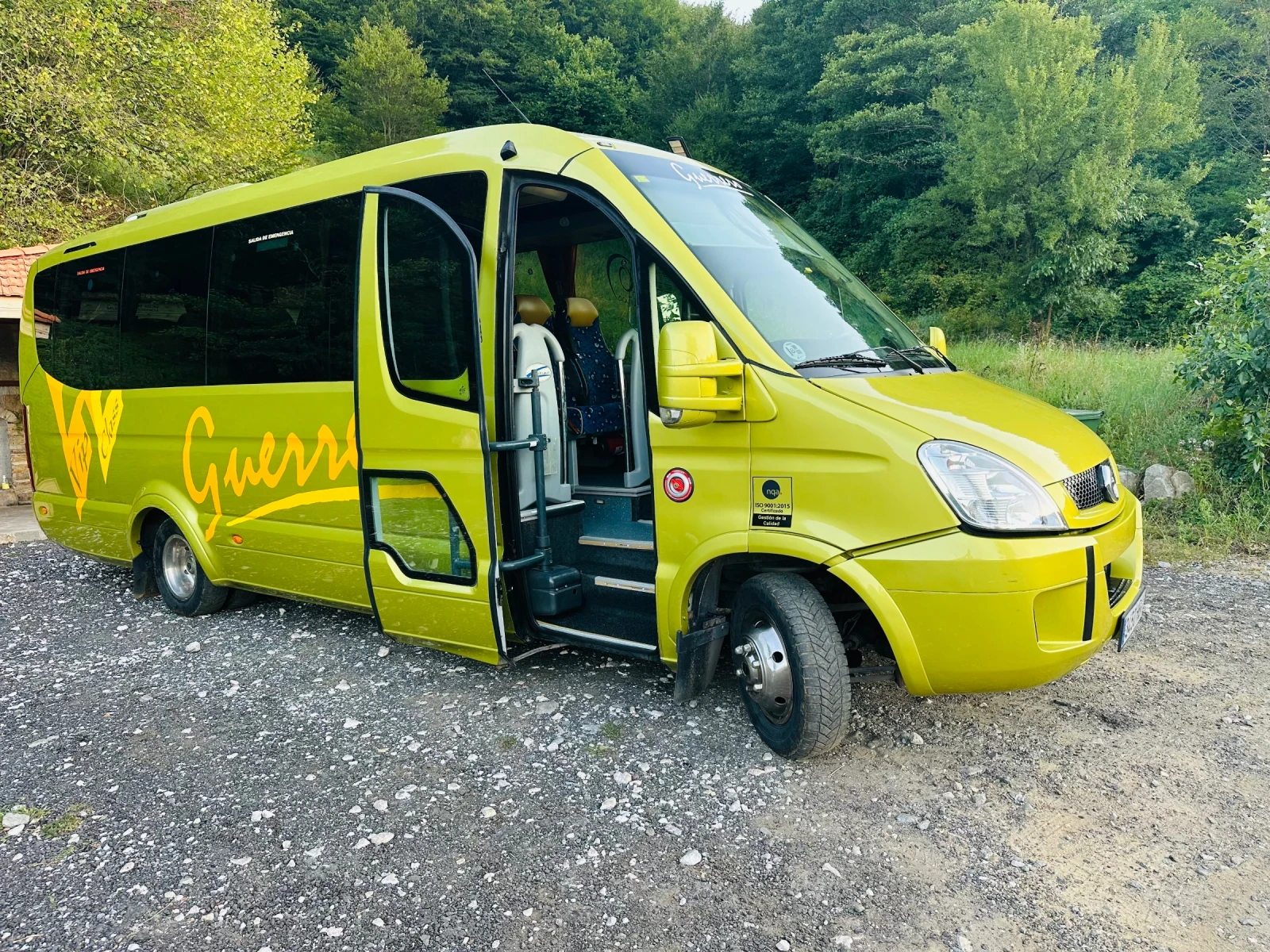 Iveco Daily 23 места двоен климатик стъклопакет 