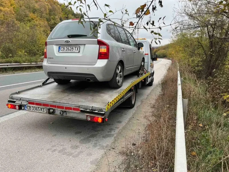 Kia Carens, снимка 1 - Автомобили и джипове - 47992767