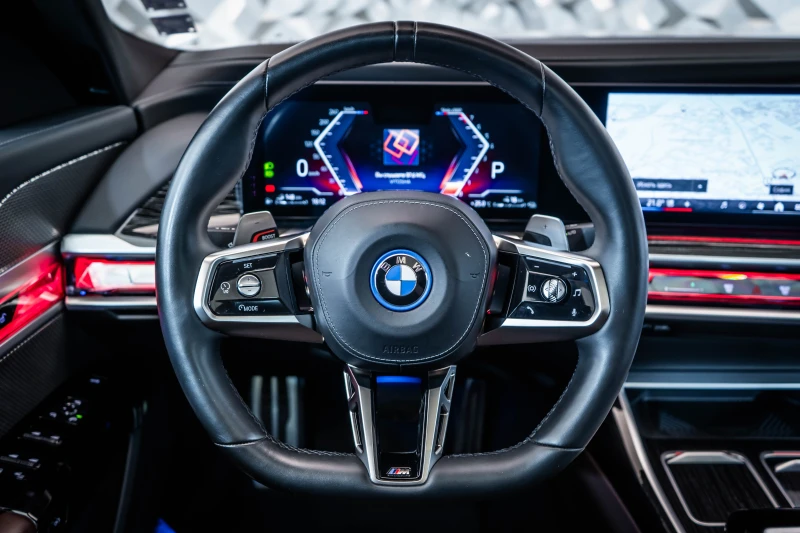 BMW 750 e xDrive Hybrid* Pano* Bowers&Wilkins, снимка 10 - Автомобили и джипове - 50963030