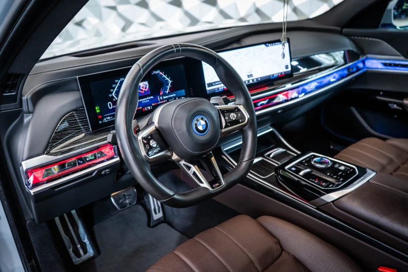 BMW 750 e xDrive Hybrid* Pano* Bowers&Wilkins, снимка 8 - Автомобили и джипове - 50963030