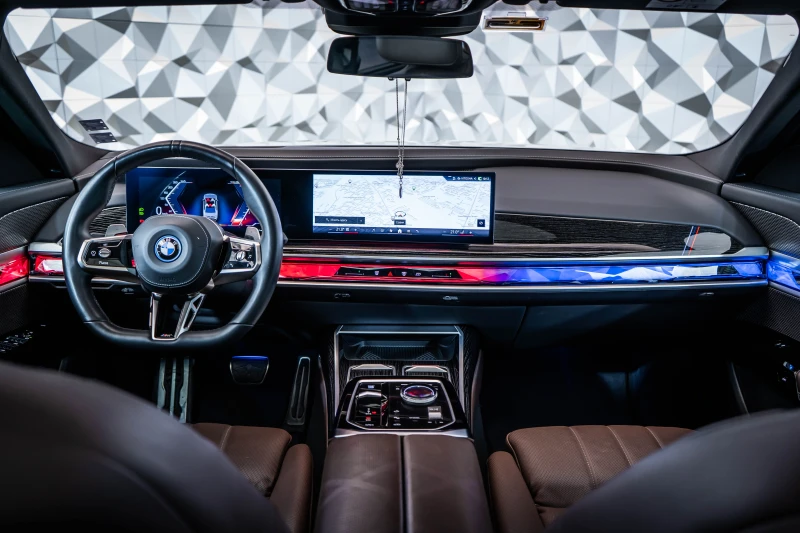 BMW 750 e xDrive Hybrid* Pano* Bowers&Wilkins, снимка 11 - Автомобили и джипове - 50963030