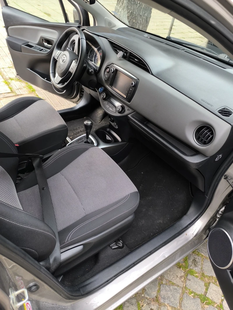 Toyota Yaris Hybrid , снимка 7 - Автомобили и джипове - 52887023