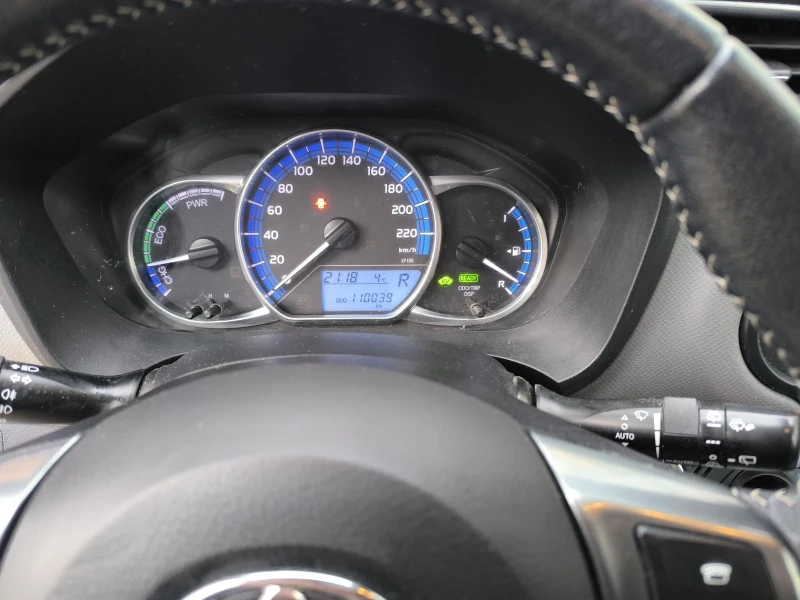 Toyota Yaris Hybrid , снимка 8 - Автомобили и джипове - 52887023