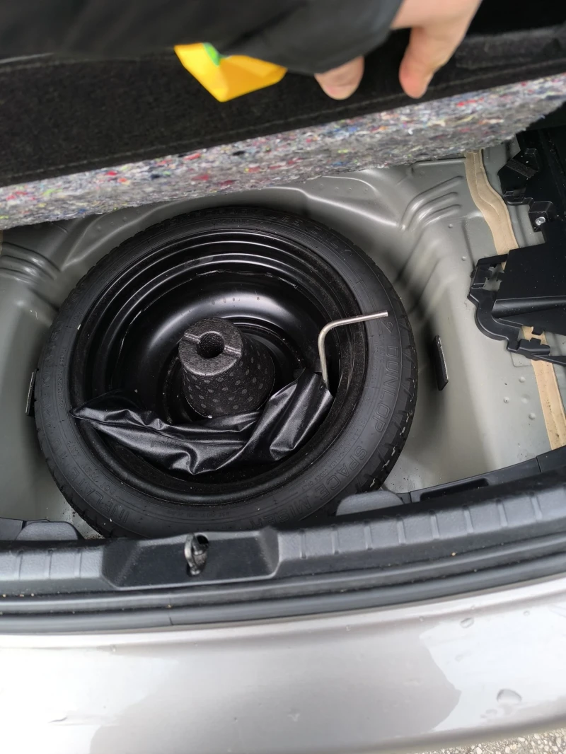 Toyota Yaris Hybrid , снимка 10 - Автомобили и джипове - 52887023