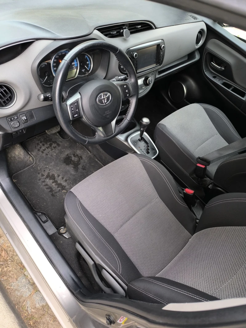 Toyota Yaris Hybrid , снимка 9 - Автомобили и джипове - 52887023