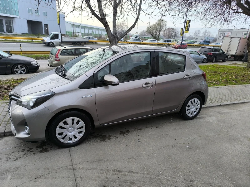 Toyota Yaris Hybrid , снимка 3 - Автомобили и джипове - 52887023
