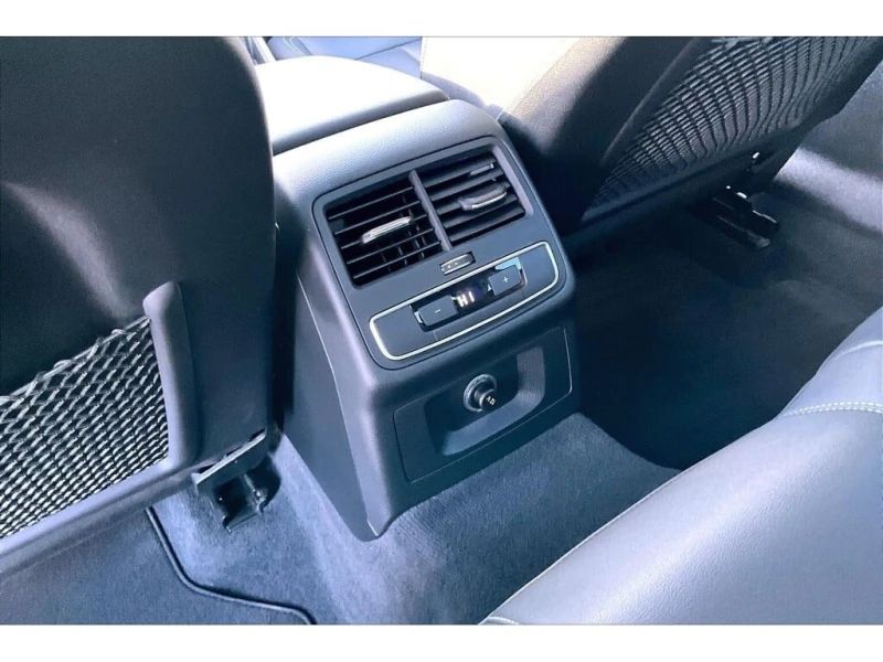 Audi A4 * Progressiv | Navigation | Heated Seats | Moonroo, снимка 16 - Автомобили и джипове - 53259197