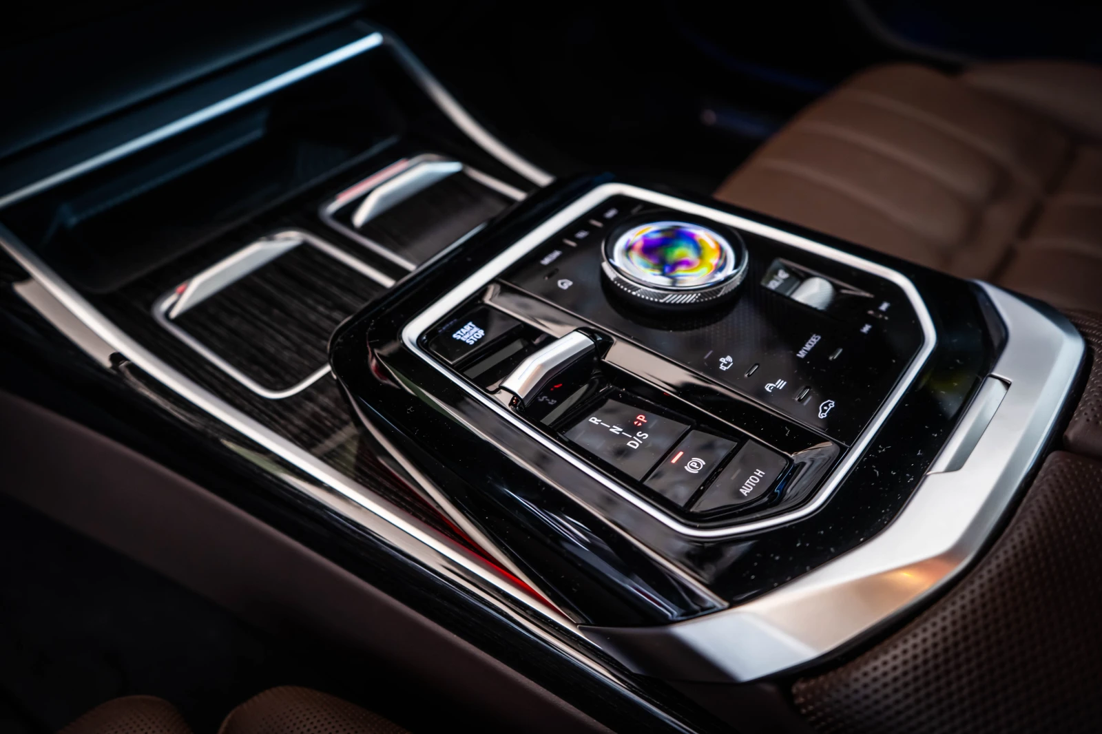 BMW 750 e xDrive Hybrid* Pano* Bowers&Wilkins - изображение 9