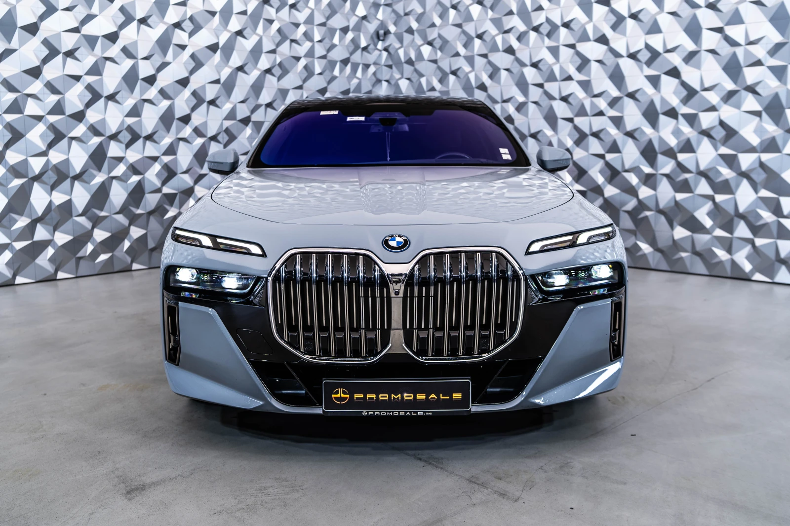 BMW 750 e xDrive Hybrid* Pano* Bowers&Wilkins - изображение 2