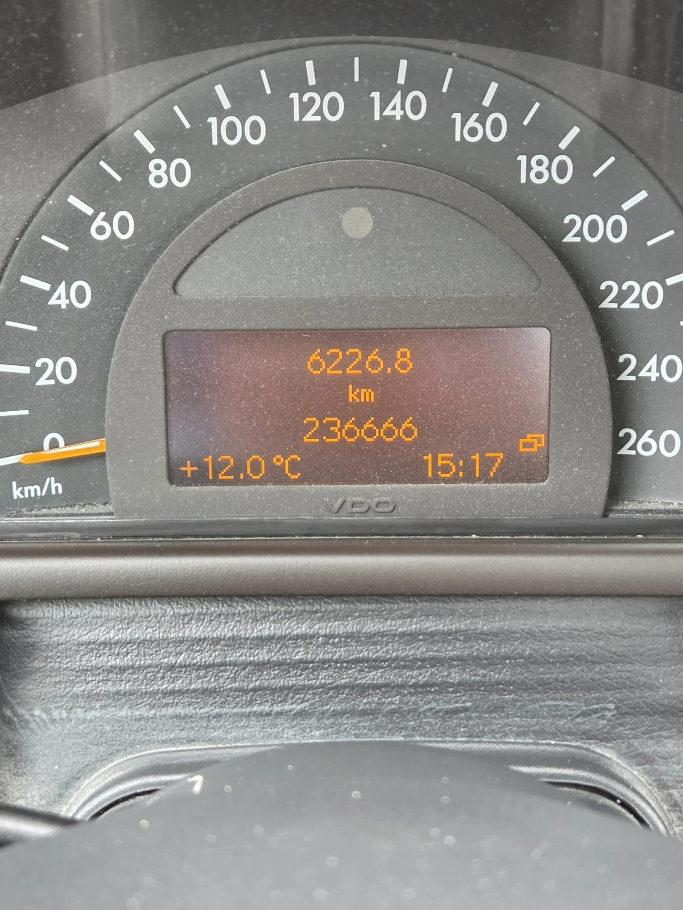 Mercedes-Benz C 220, снимка 16 - Автомобили и джипове - 54057395