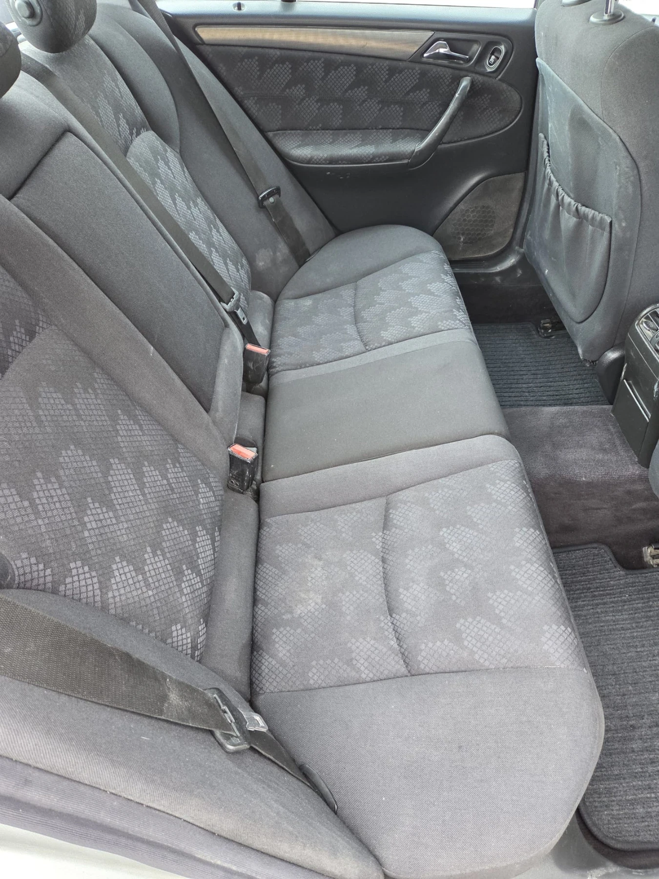 Mercedes-Benz C 220, снимка 10 - Автомобили и джипове - 54057395