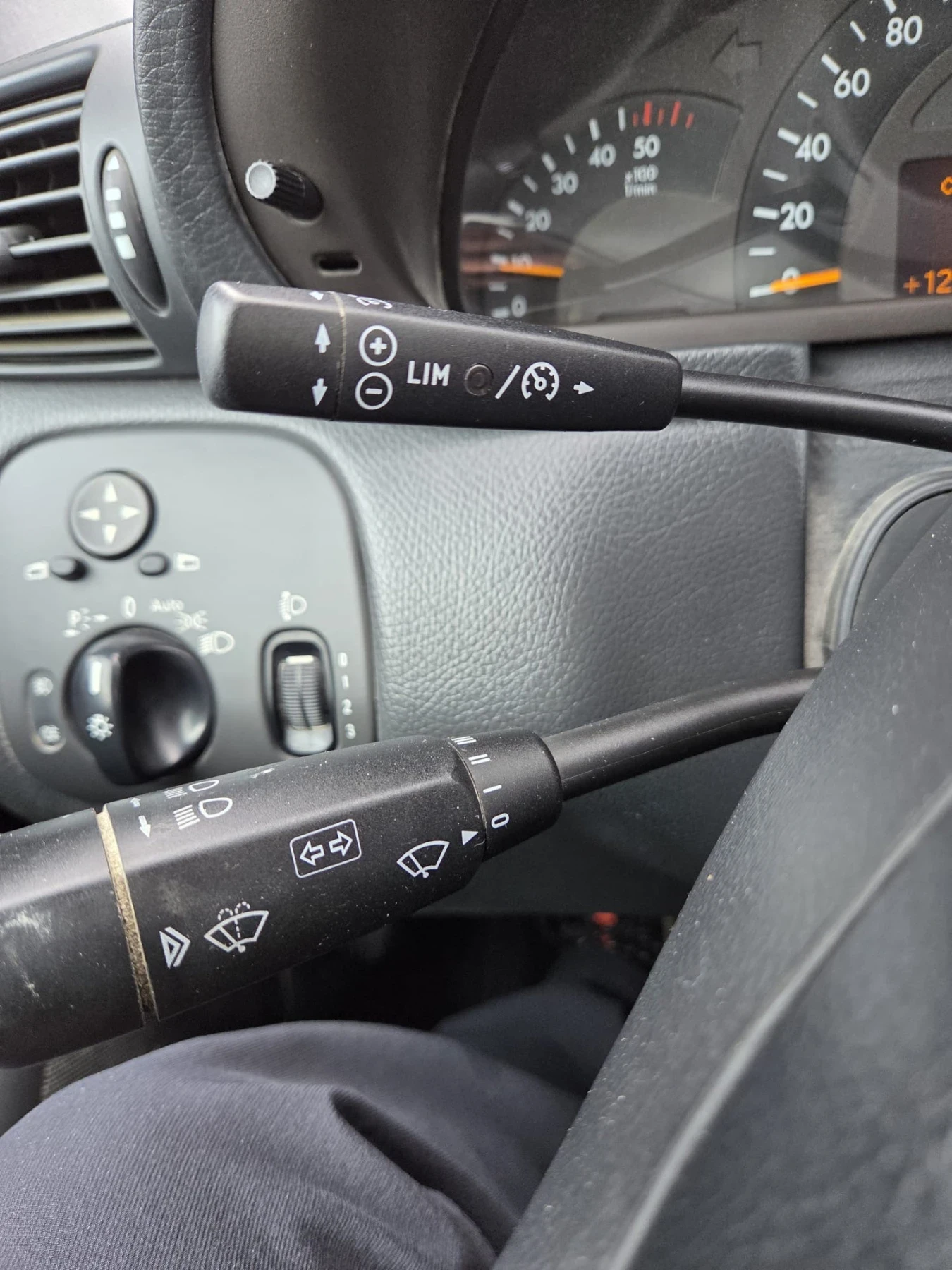 Mercedes-Benz C 220, снимка 13 - Автомобили и джипове - 54057395