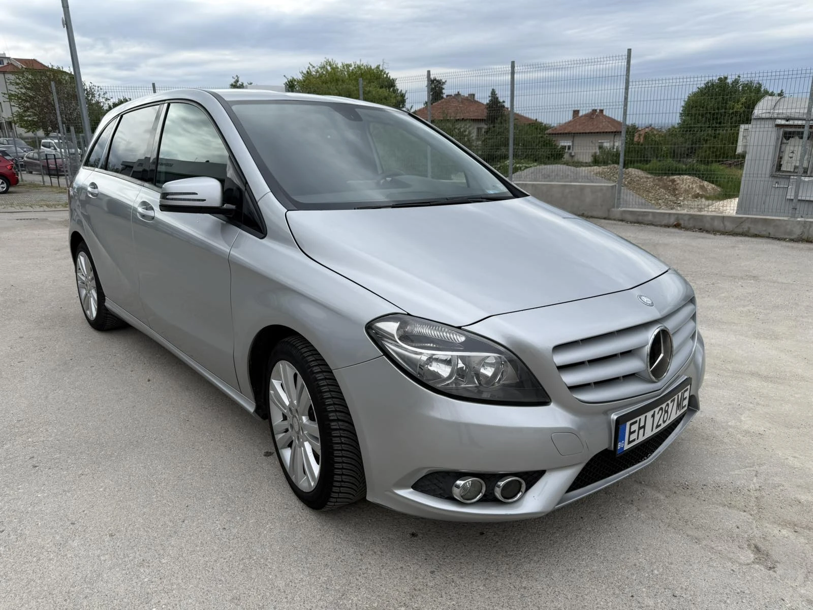 Mercedes-Benz B 180, снимка 5 - Автомобили и джипове - 54358507