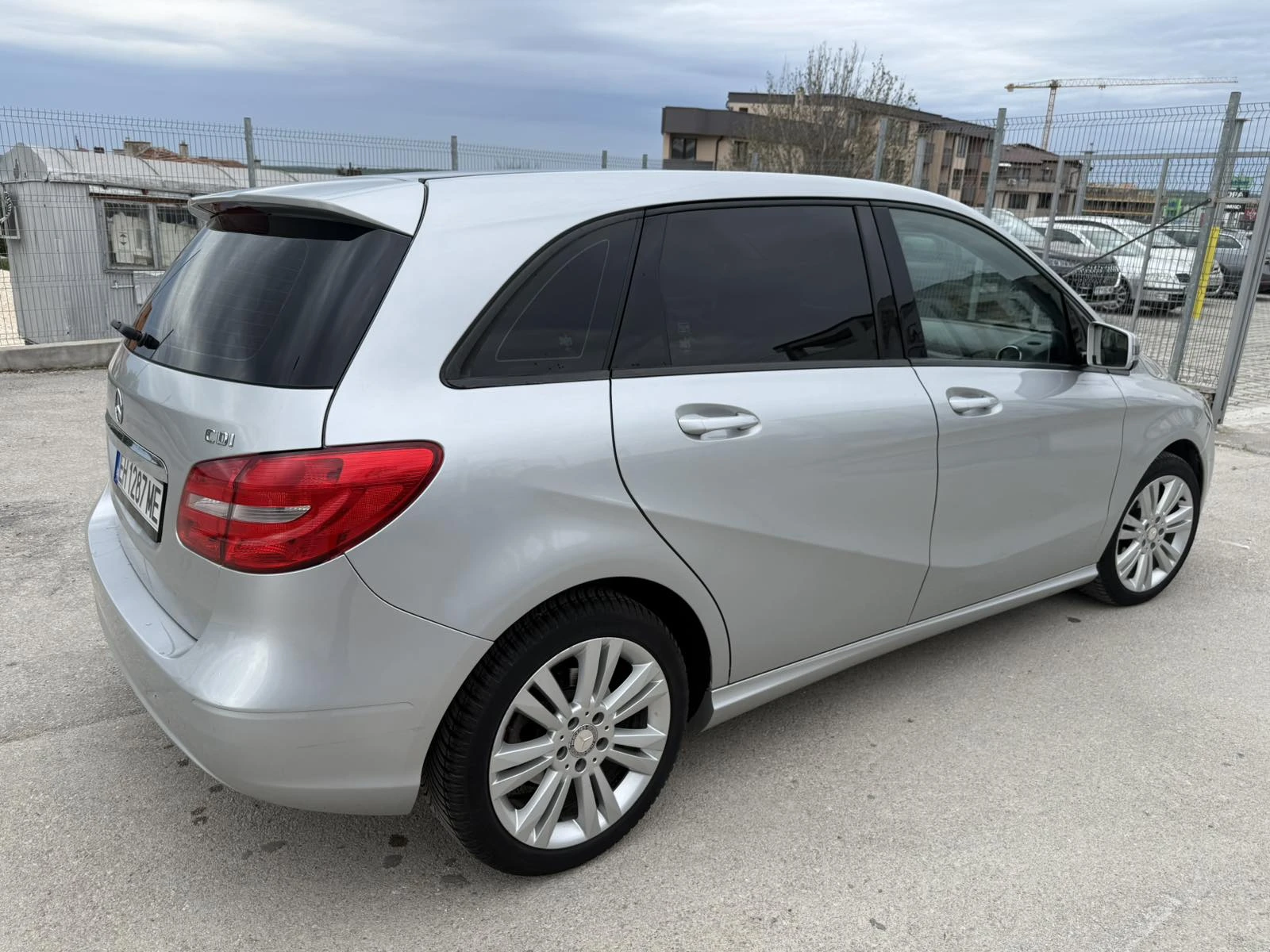 Mercedes-Benz B 180, снимка 2 - Автомобили и джипове - 54358507