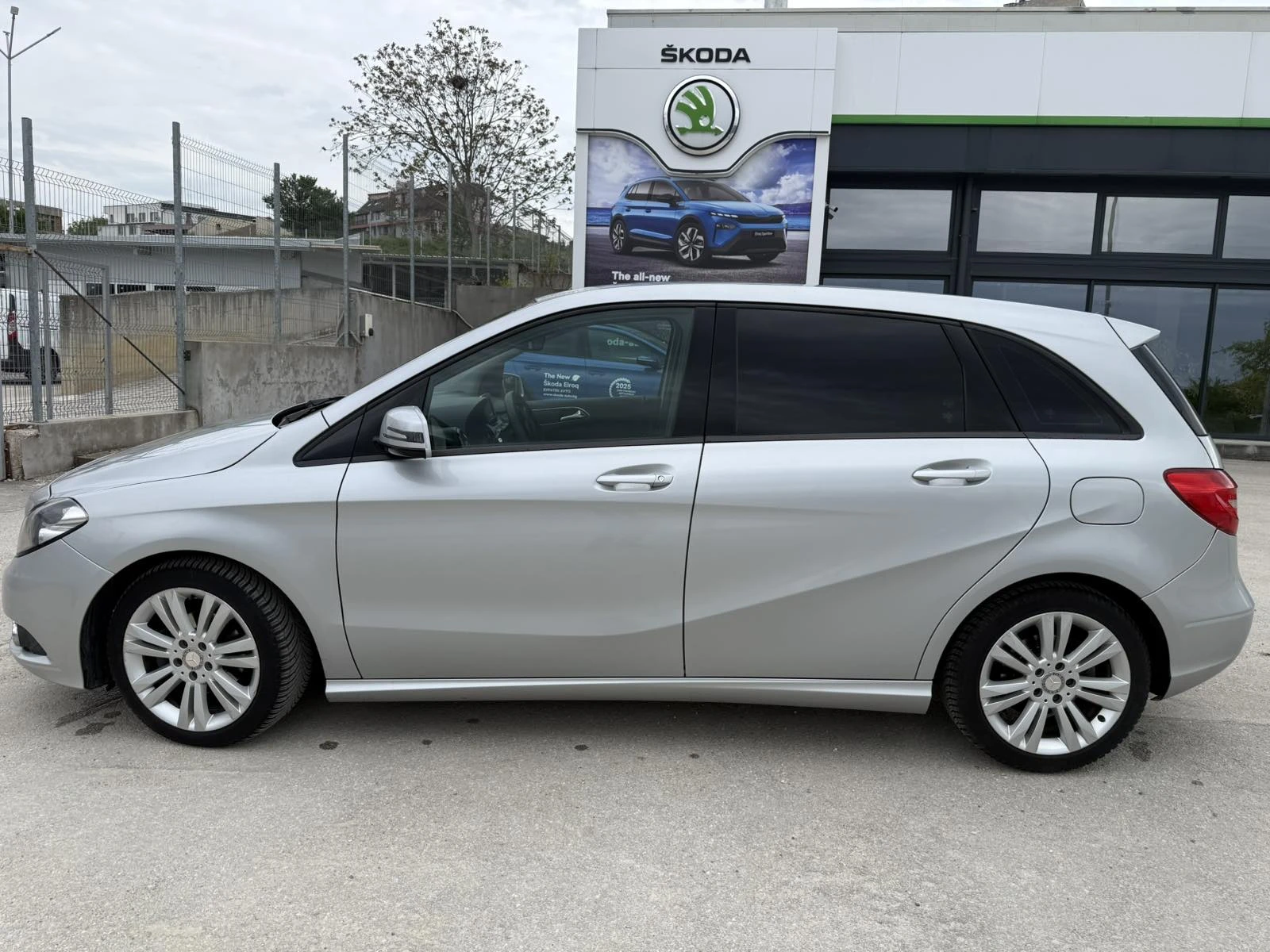 Mercedes-Benz B 180, снимка 6 - Автомобили и джипове - 54358507