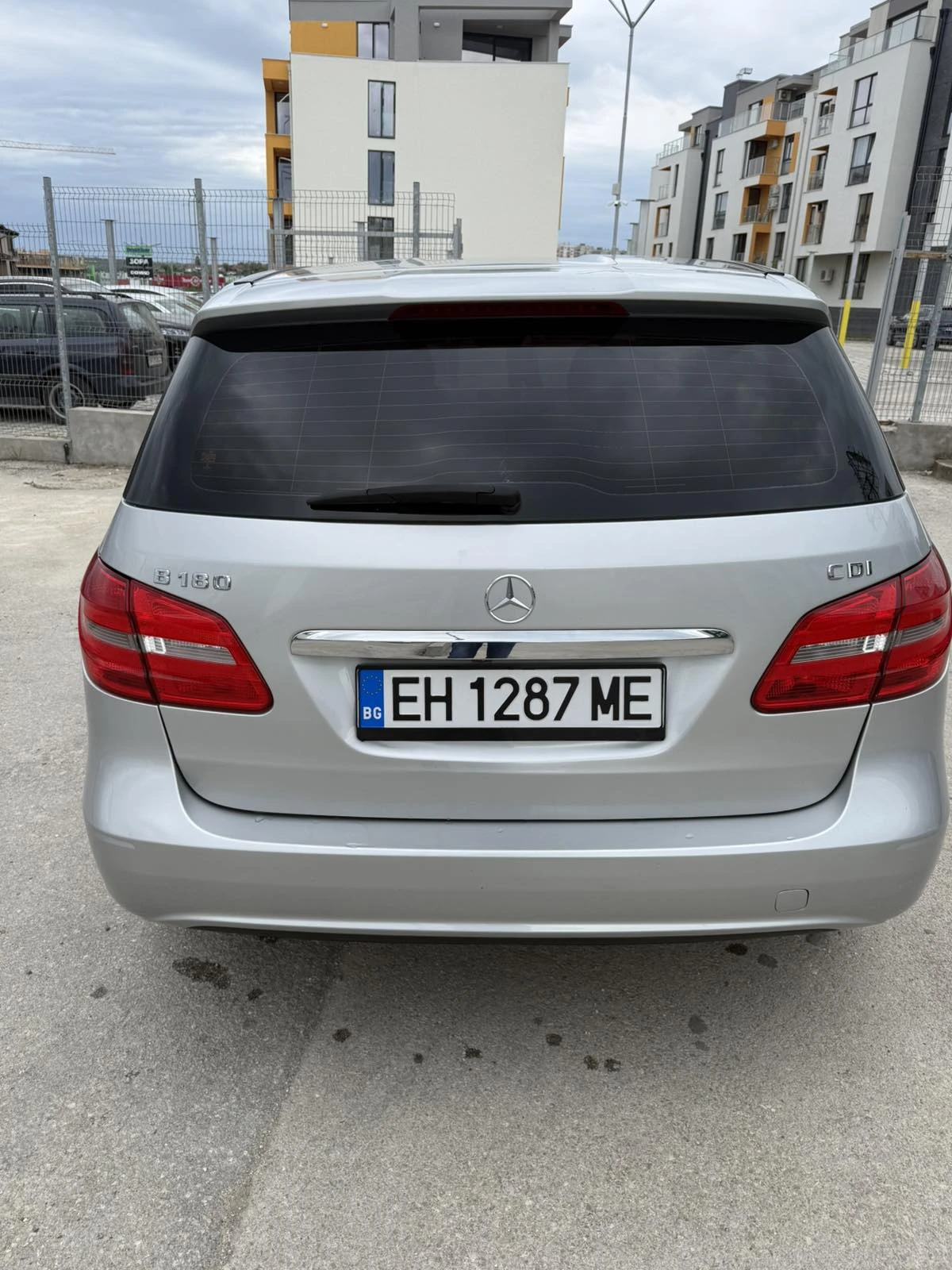 Mercedes-Benz B 180, снимка 3 - Автомобили и джипове - 54358507