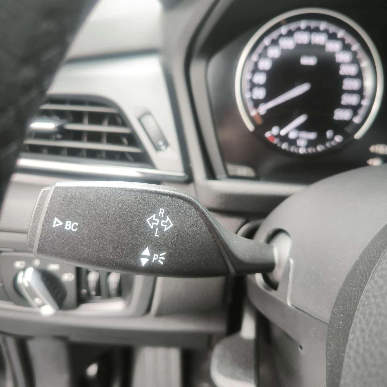 BMW 2 Active Tourer 216d Business 2021г., снимка 8 - Автомобили и джипове - 54398091