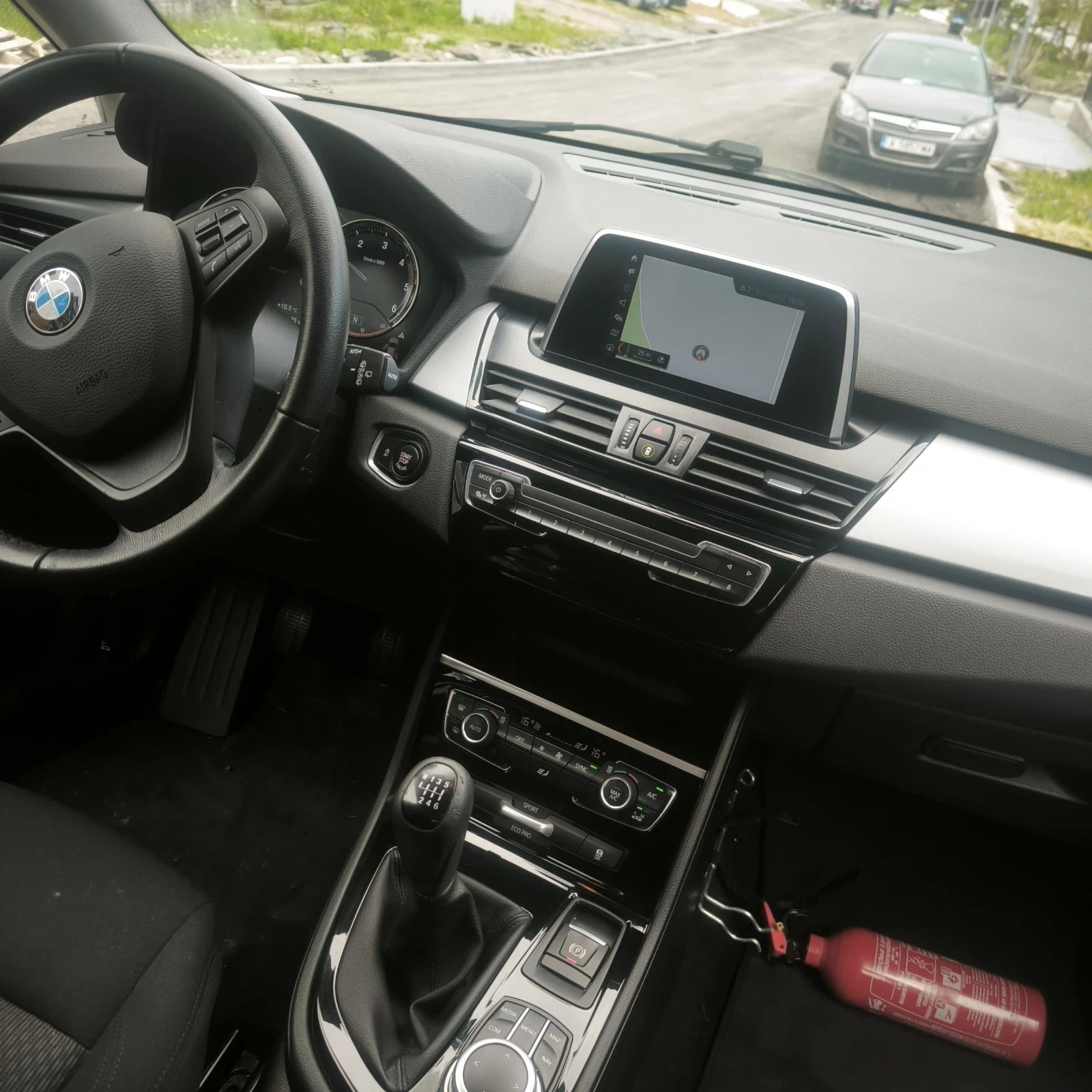 BMW 2 Active Tourer 216d Business 2021г., снимка 14 - Автомобили и джипове - 54398091
