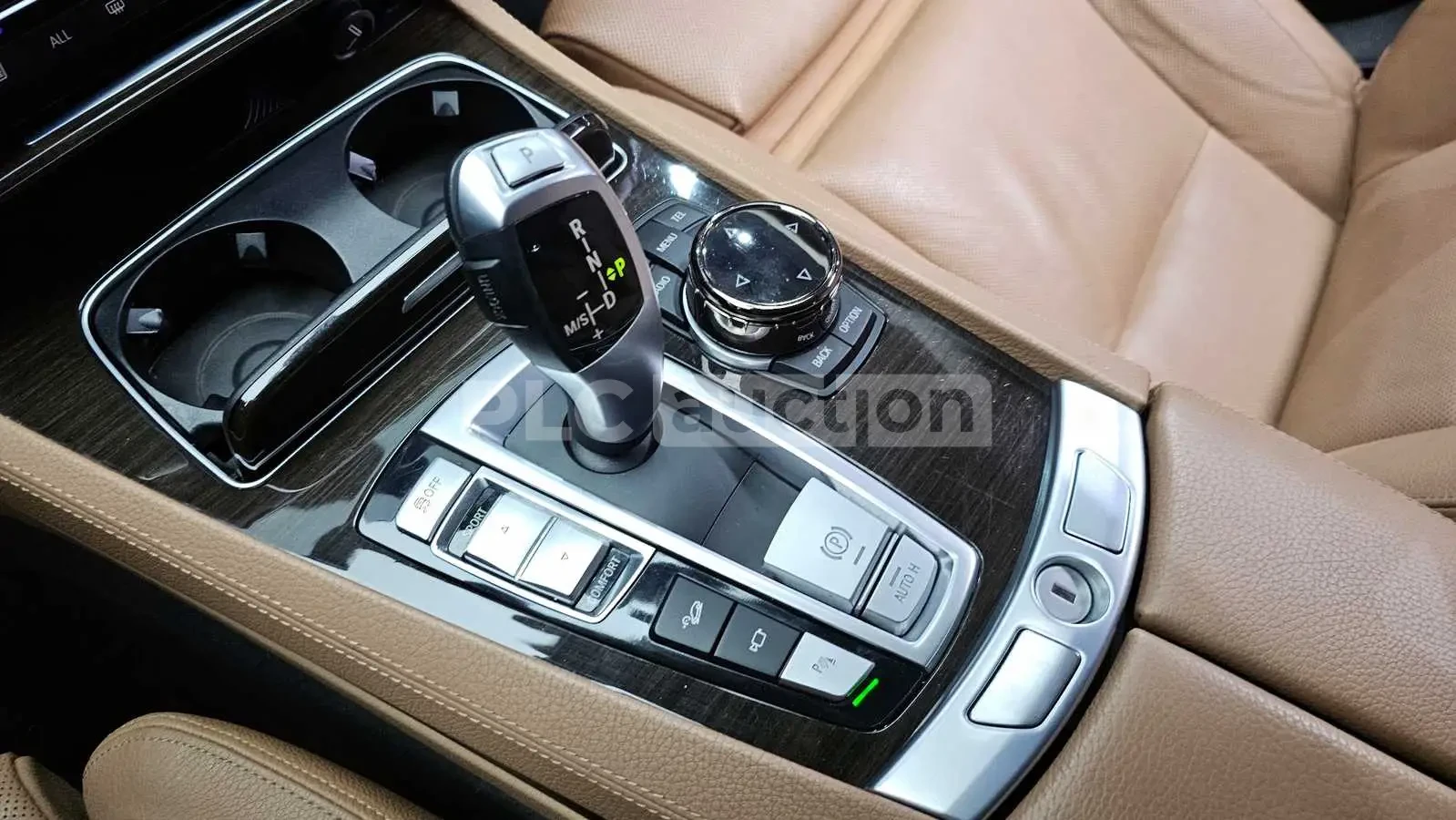 BMW 740 d* ОБДУХВАНЕ* ДИГИТАЛНО ТАБЛО* 360* HUD* , снимка 14 - Автомобили и джипове - 54567698