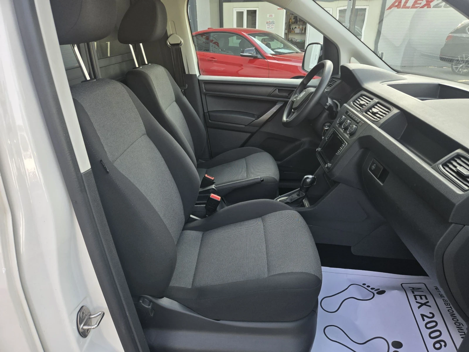 VW Caddy 2.0 TDI MAXI, снимка 8 - Автомобили и джипове - 54670912