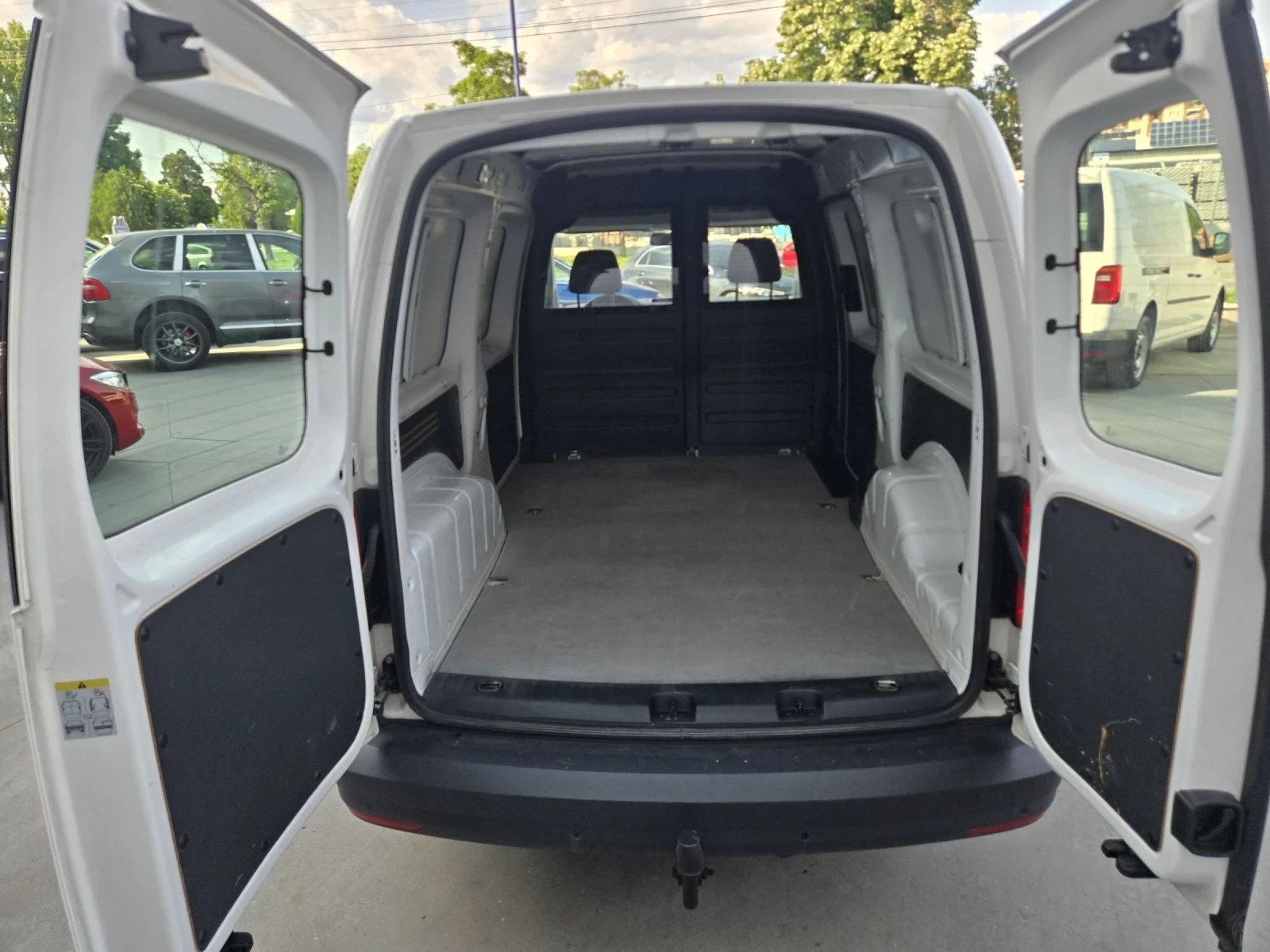 VW Caddy 2.0 TDI MAXI, снимка 11 - Автомобили и джипове - 54670912
