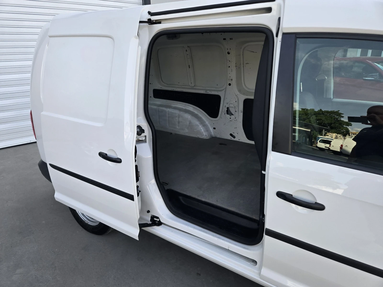 VW Caddy 2.0 TDI MAXI, снимка 10 - Автомобили и джипове - 54670912
