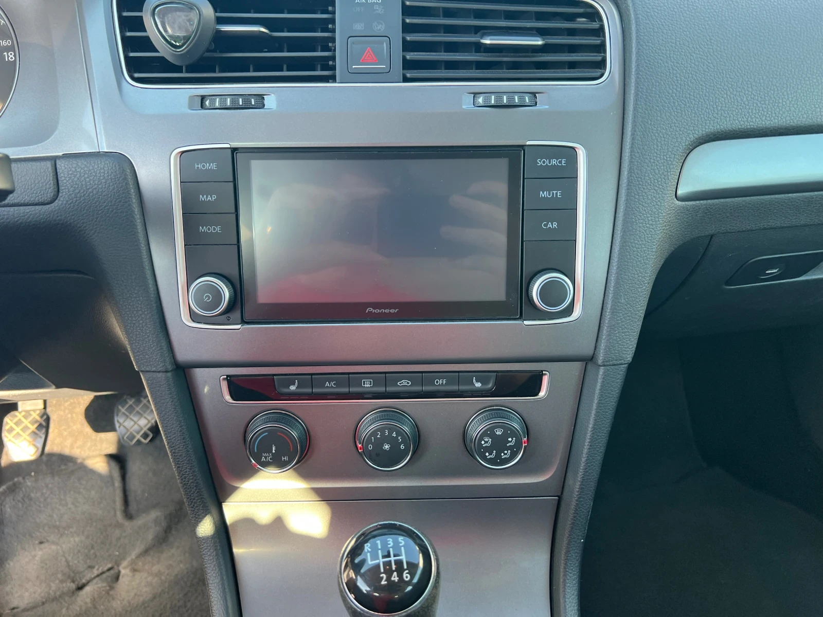 VW Golf 1.6 110 дизел 2015г Нов внос Австрия, снимка 13 - Автомобили и джипове - 55059800