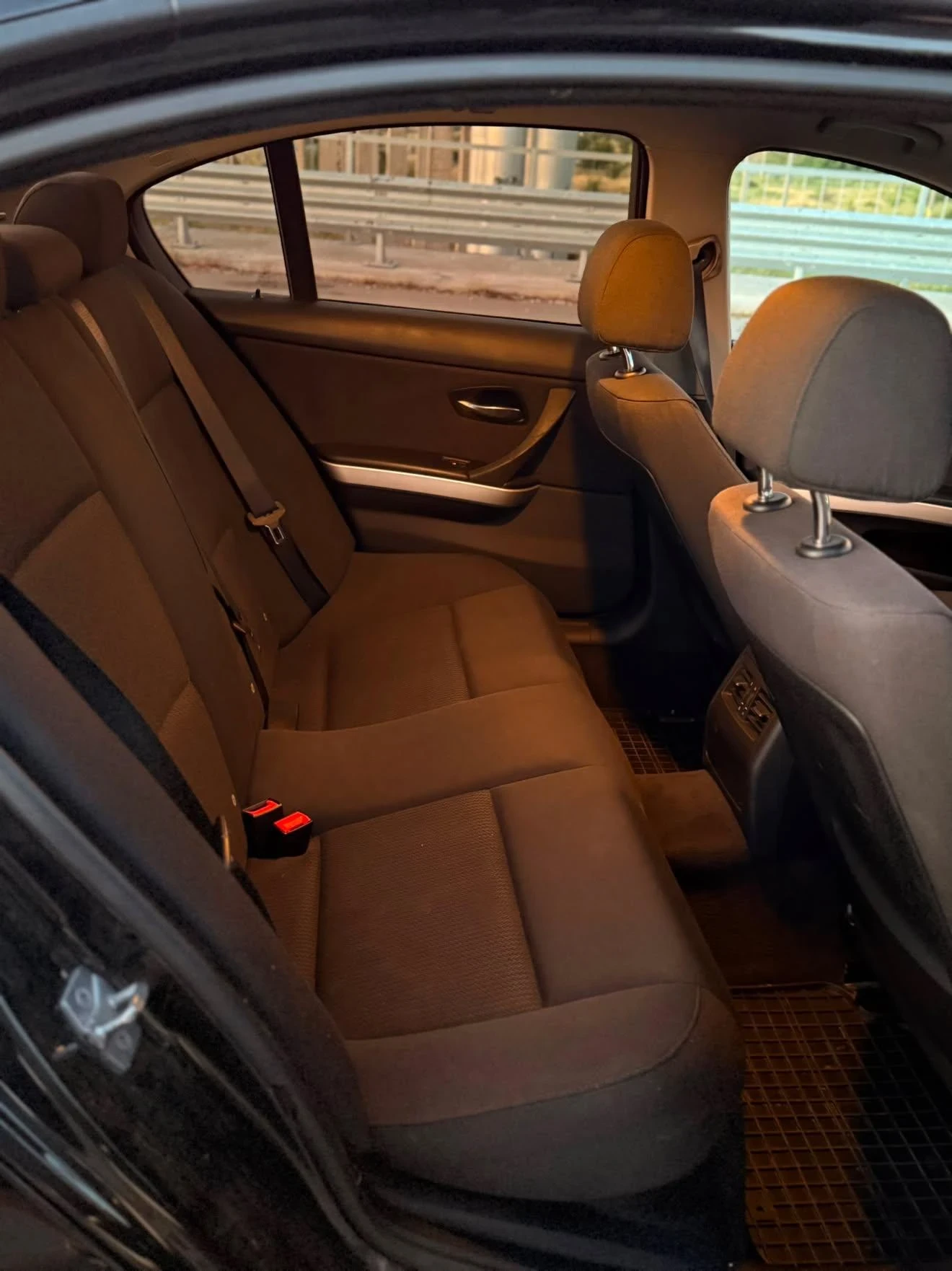BMW 320, снимка 12 - Автомобили и джипове - 55305874